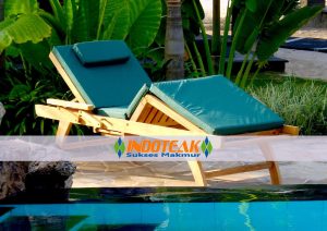 Laguna Lounger With Arm And Cushion In Green Color